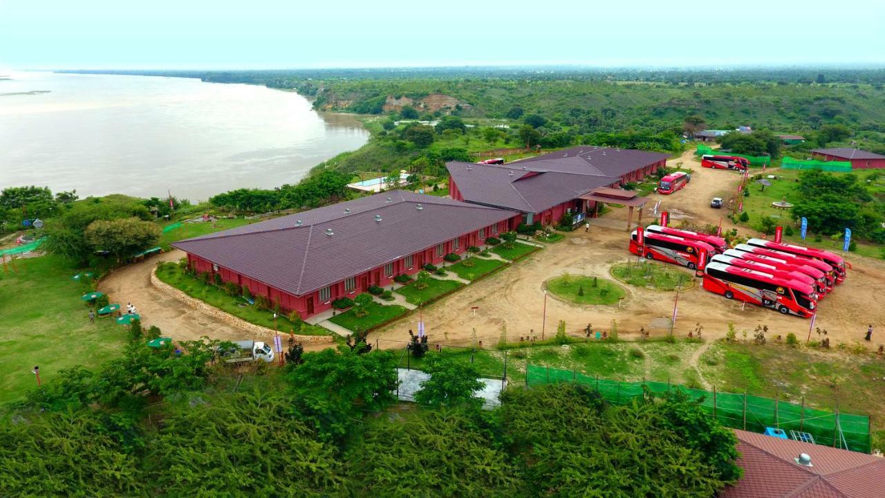 Royal Emerald River View Resort Bagan Extérieur photo